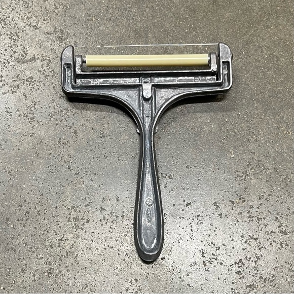 Vintage Cheese Slicer Adjustable Metal Wire & Roller Taiwan - Picture 4 of 6